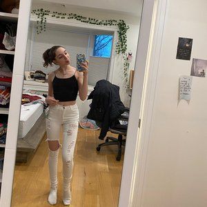 HELLA FUKN CUTE JEANS- high waisted STILL HAS TAG ON IT bro its a steal